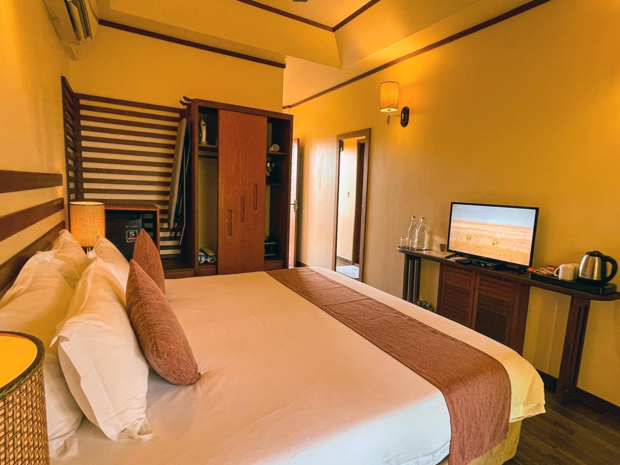 Araamu Holidays y spa Dhiffushi Exterior foto